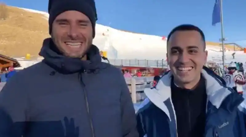 alessandro di battista e luigi di maio sulle piste di moena  3