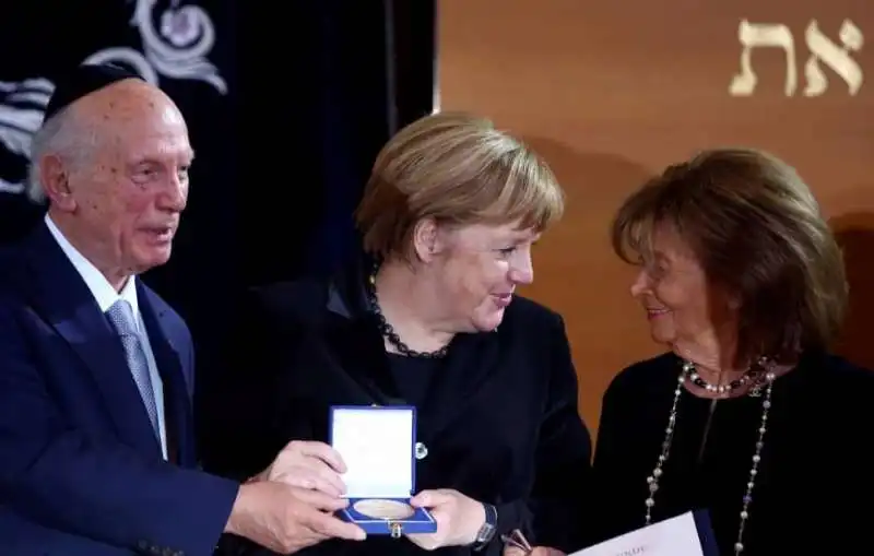 charlotte knobloch con angela merkel e arthur schneier