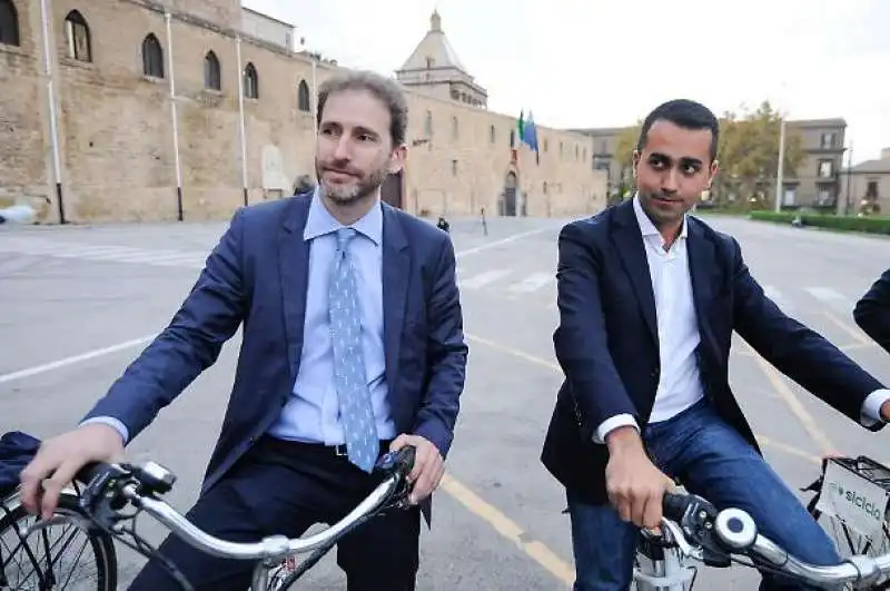 Di Maio e Casaleggio in bici