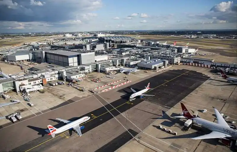 drone avvistato a heathrow 3