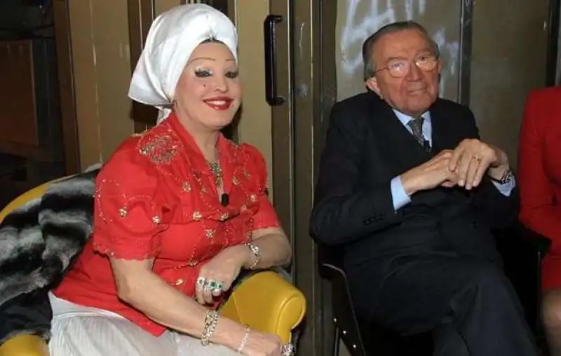 Giulio Andreotti con Moira Orfei durante Domenica In nel 2002 