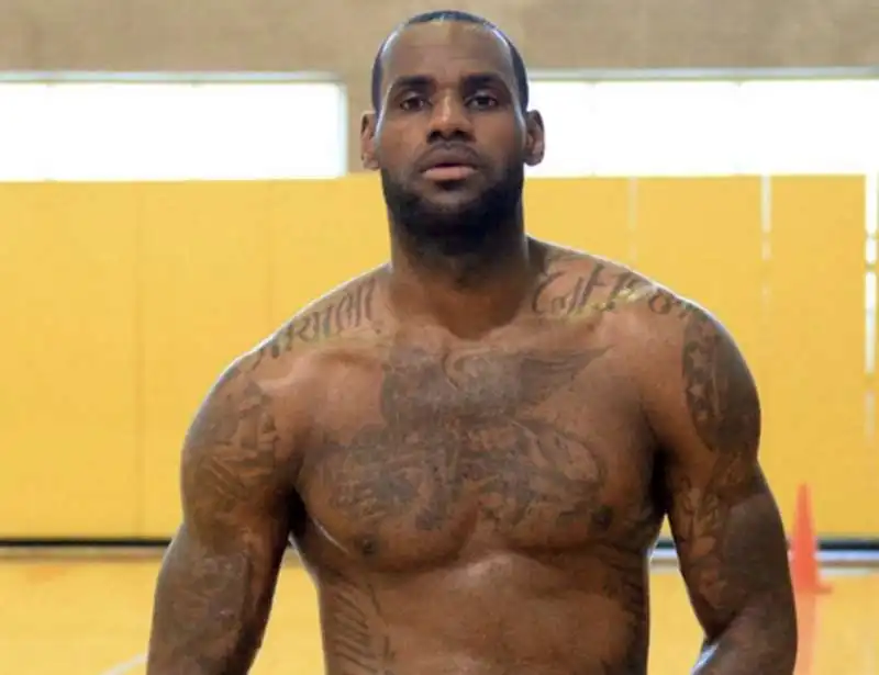 i tatuaggi di lebron james 6