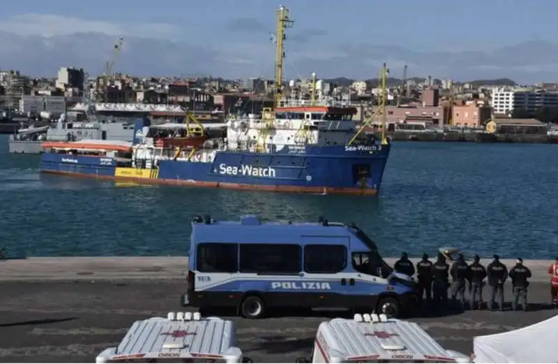 la sea watch attracca a catania 8