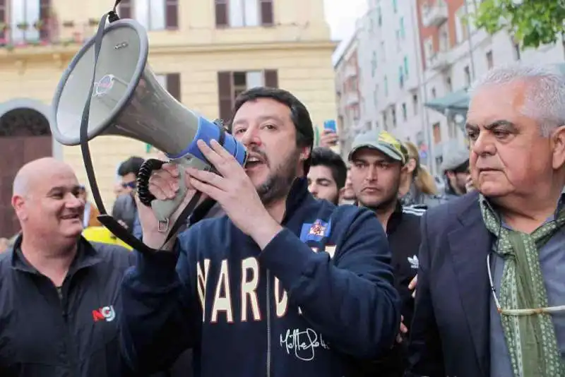 MATTEO SALVINI MEGAFONO