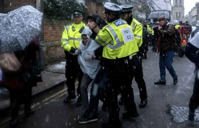 proteste per il discorso di marion marechal le pen a oxford 6