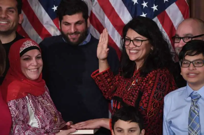 rashida tlaib giura sul corano 