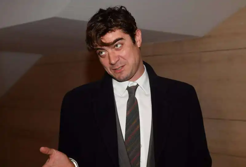 riccardo scamarcio (2)