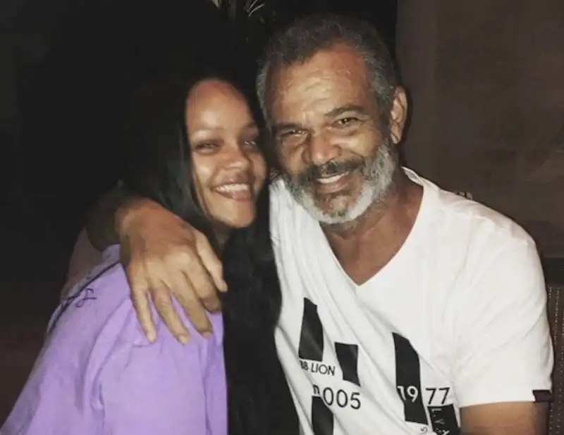 RIHANNA CON IL PADRE RONALD FENTY 1