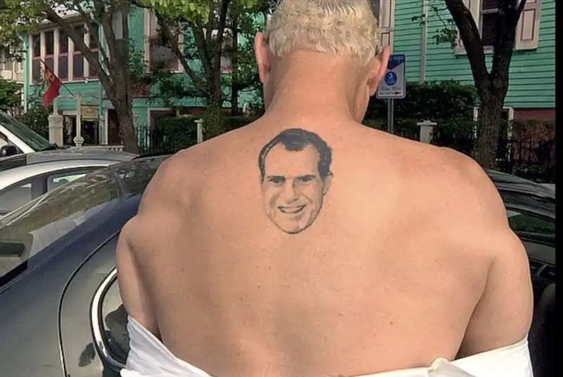 roger stone   il tatuaggio di nixon