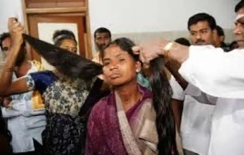 sacrificio dei capelli in india 10