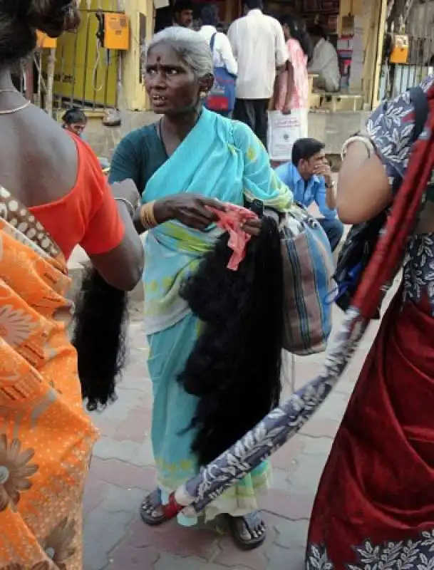 sacrificio dei capelli in india 8