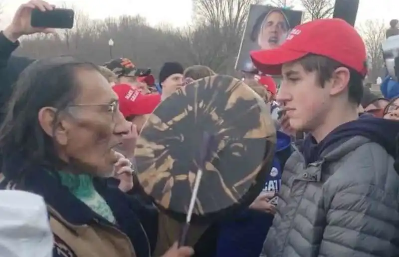 studenti cattolici provocano i nativi americani 1