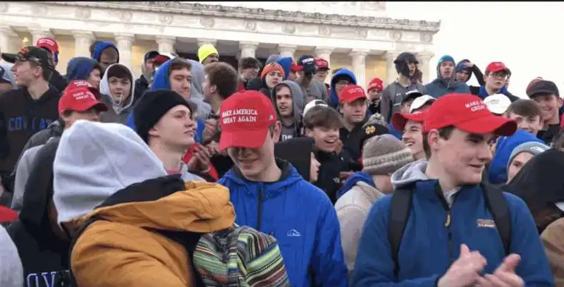 studenti cattolici provocano i nativi americani 6