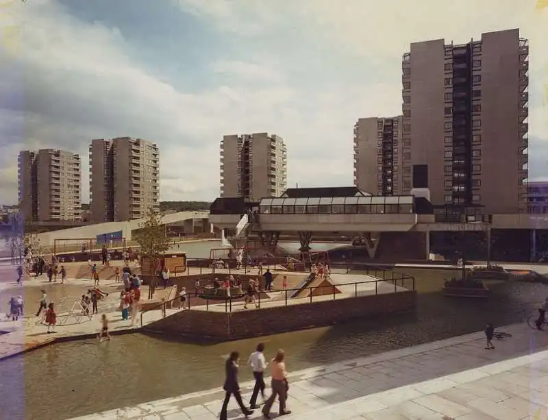 thamesmead 12