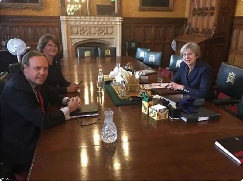 theresa may con i leader del dup arlene foster e nigel dodds