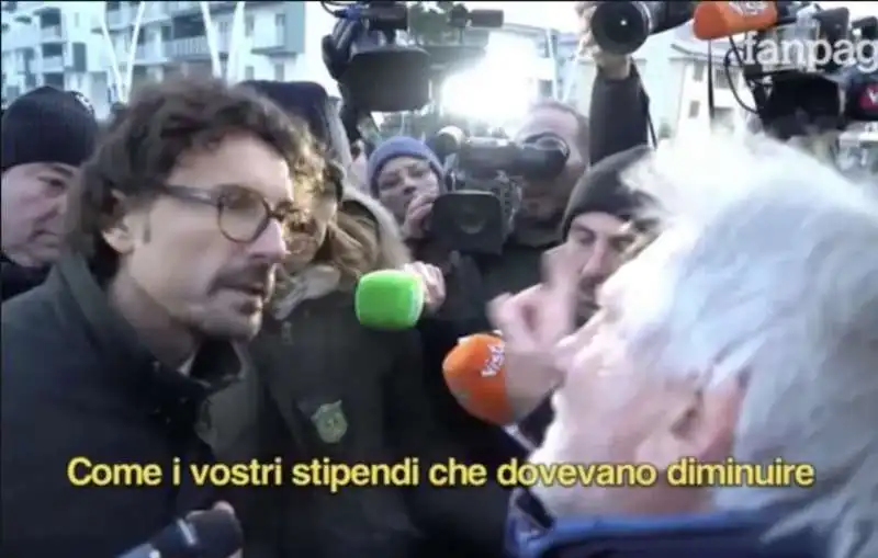 TONINELLI CONTESTATO A PIOLTELLO 3