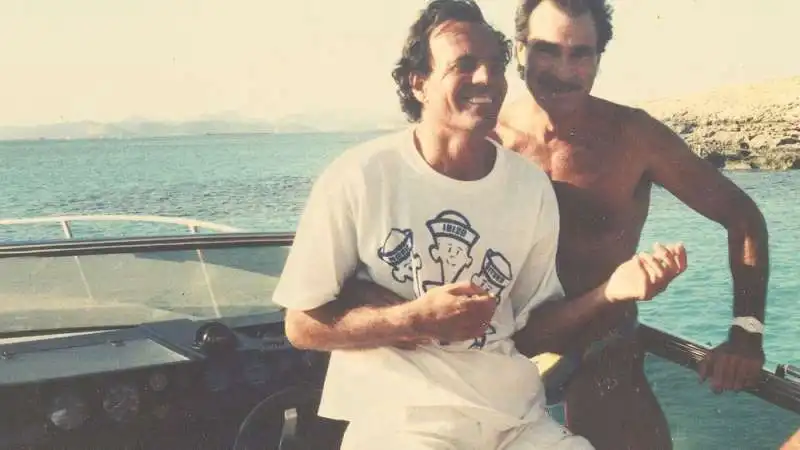 tony pike e julio iglesias