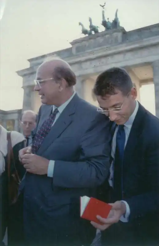 1992. bettino craxi berlino 3 con luca josi