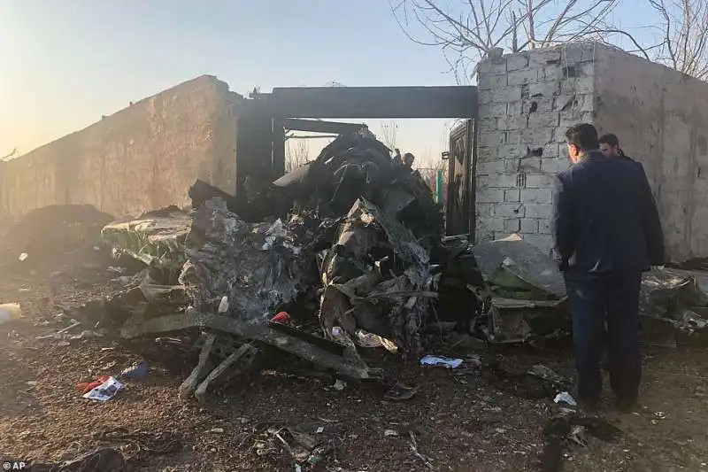 AEREO UCRAINO PRECIPITA A TEHERAN 9