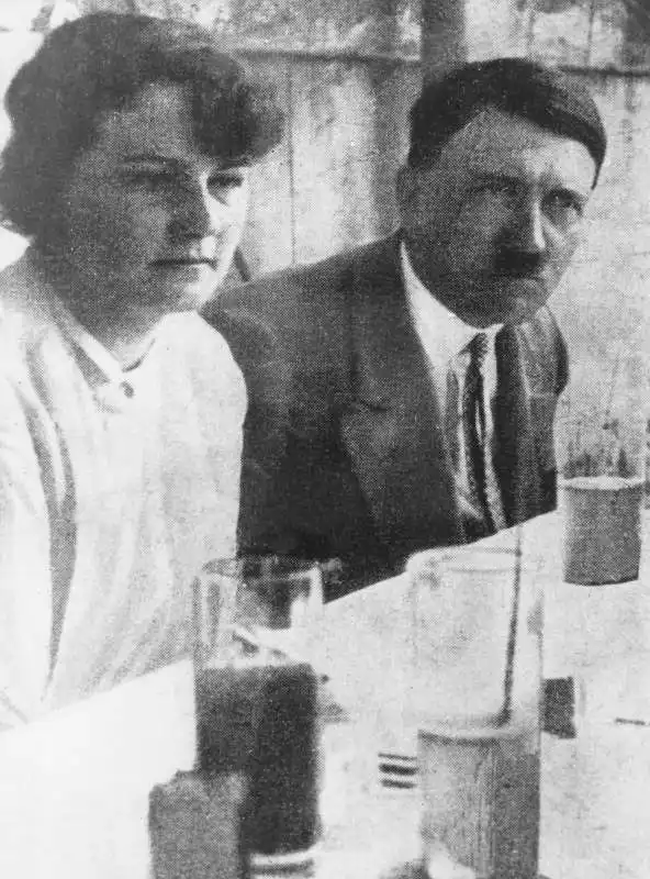 ANGELA MARIA RAUBAL E ADOLF HITLER

