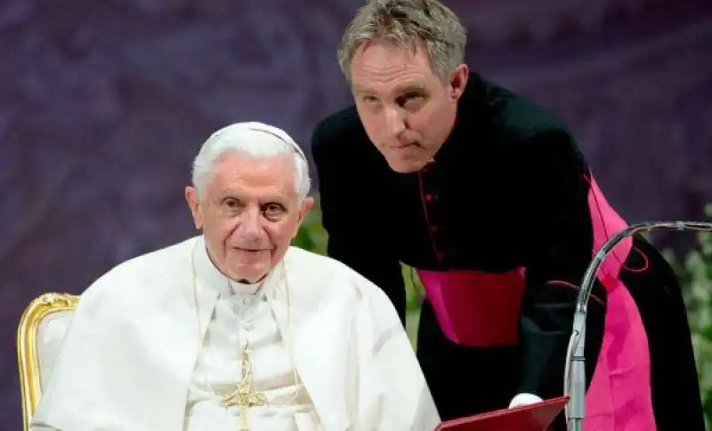 benedetto xvi ratzinger e georg gaenswein -1