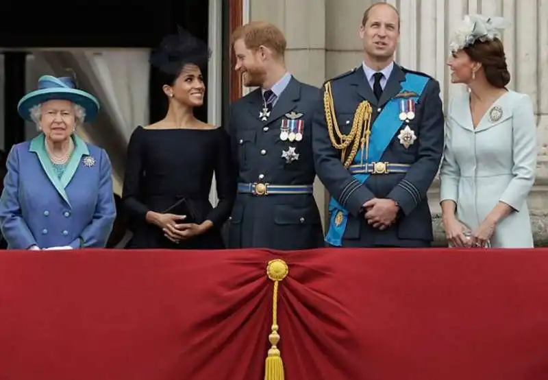 elisabetta ii, meghan, harry, william e kate