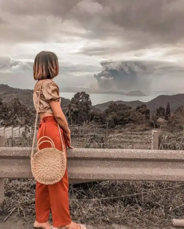 eruzione vulcano taal nelle filippine 15