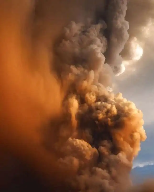 eruzione vulcano taal nelle filippine 3