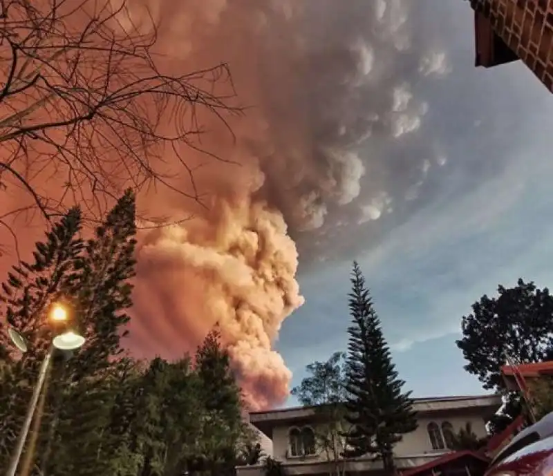 eruzione vulcano taal nelle filippine 8