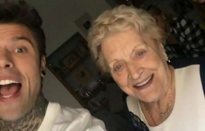 fedez e la nonna luciana violini 5