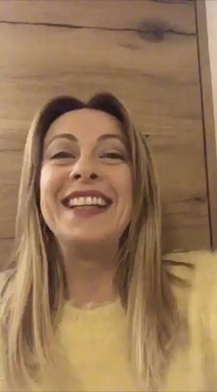 giorgia meloni   diretta facebook di capodanno 3