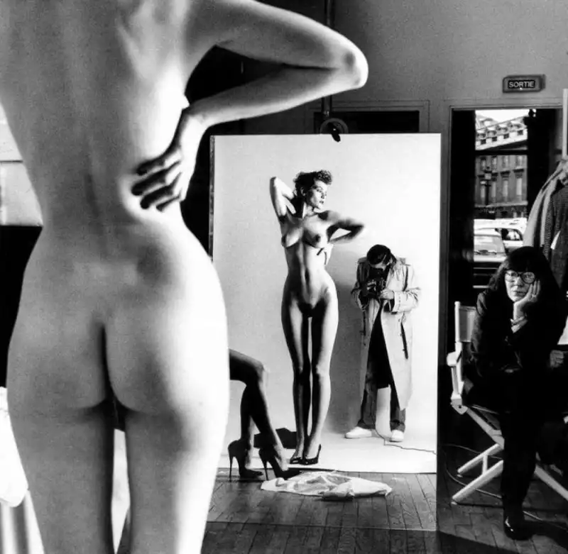 helmut newton   autoritratto con moglie e modella