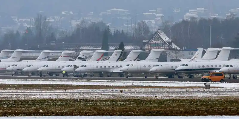 i jet privati all'aeroporto di zurigo per davos