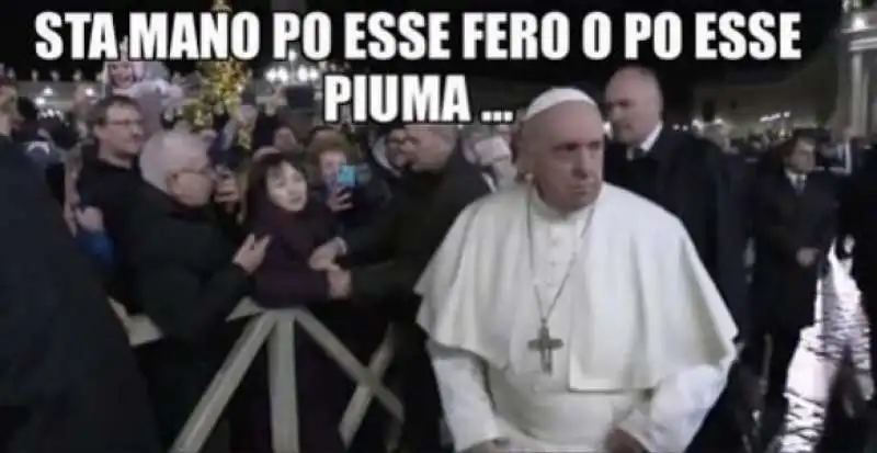 i meme su papa bergoglio dopo lo schiaffo alla mano di una fedele 7