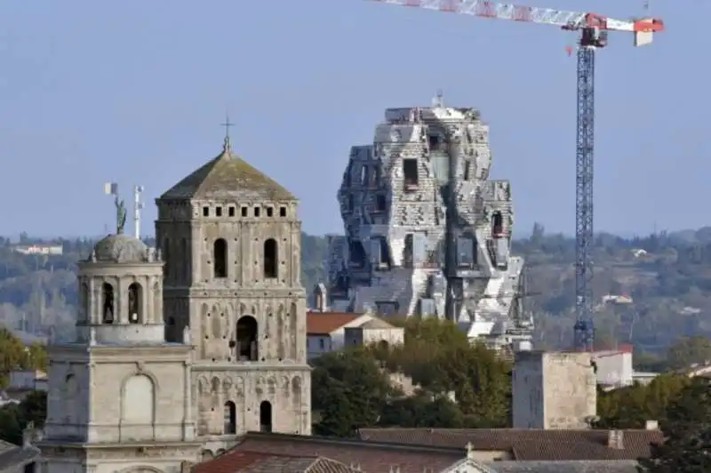 la torre di frank gehry ad arles 10