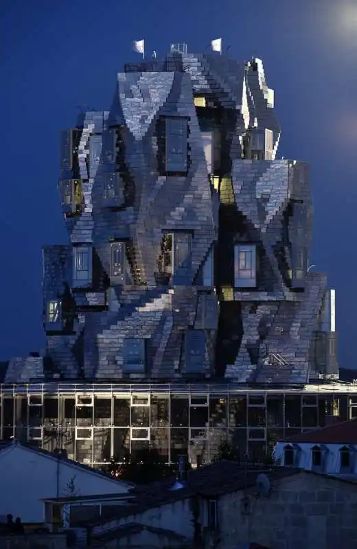 la torre di frank gehry ad arles 4