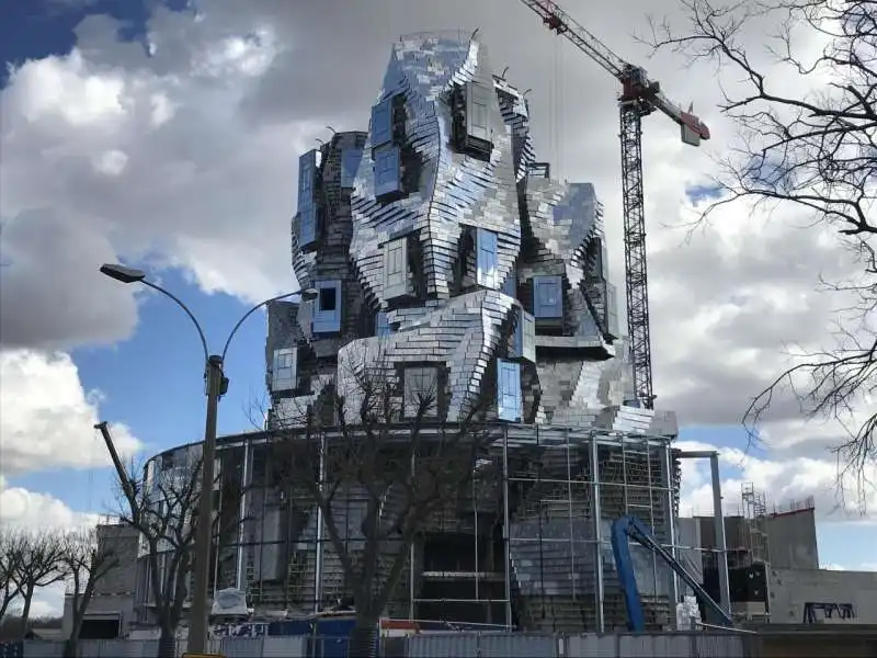 la torre di frank gehry ad arles 5