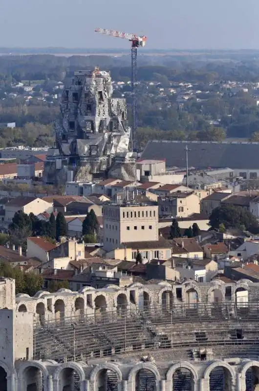 la torre di frank gehry ad arles 7