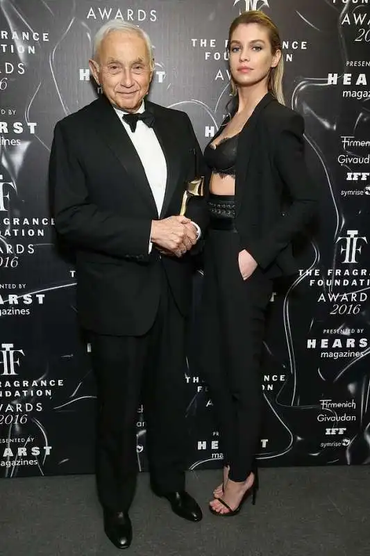 lex wexner con la modella stella maxwell