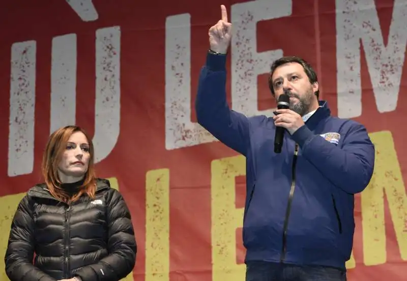 matteo salvini a bibbiano con lucia borgonzoni 2