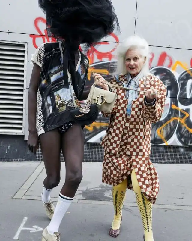 naomi campbell e vivienne westwood  1