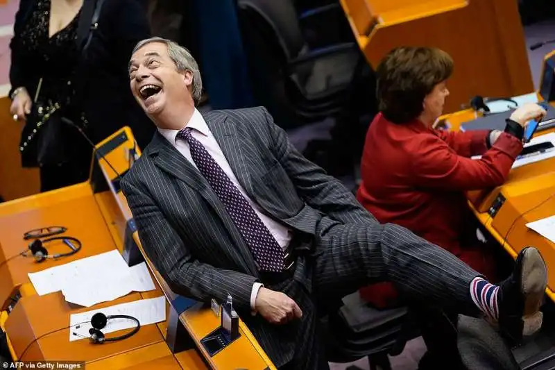 nigel farage contento per la brexit