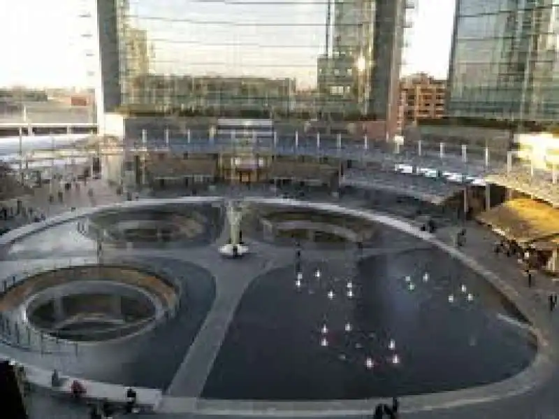 piazza gae aulenti