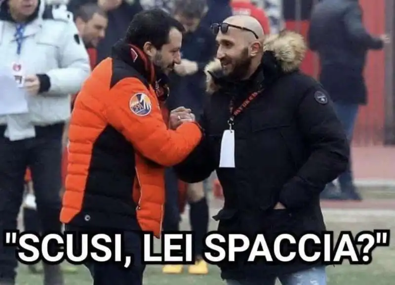 salvini al citofono meme