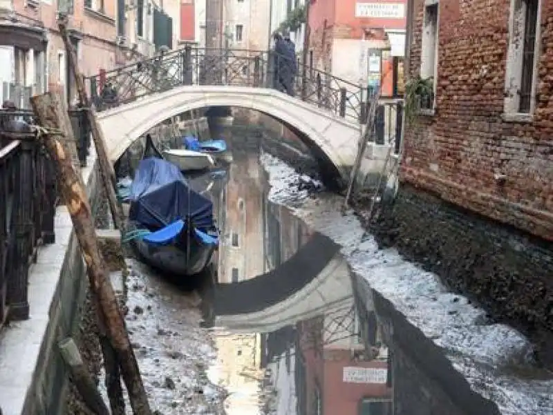 seche dea befana   la bassa marea da record a venezia 1