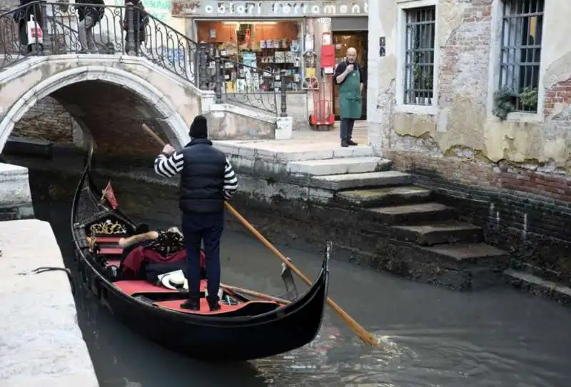 seche dea befana   la bassa marea da record a venezia 12