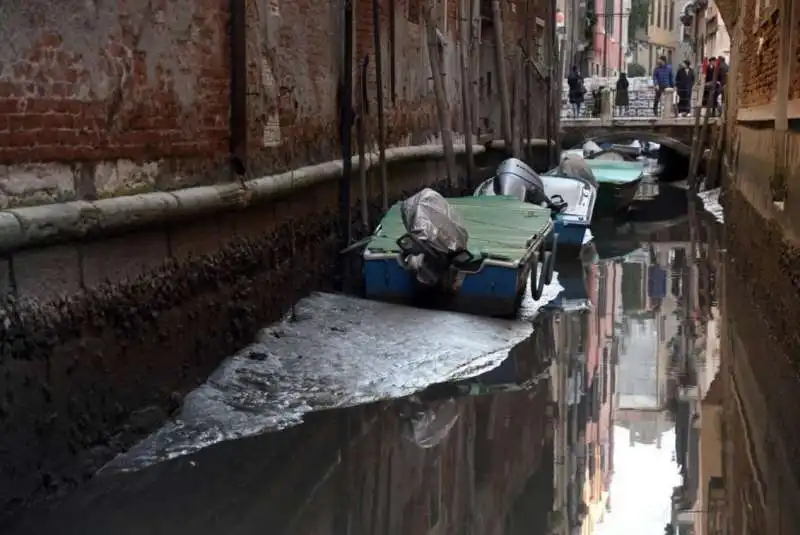 seche dea befana   la bassa marea da record a venezia 13