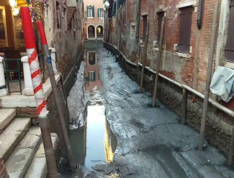 seche dea befana   la bassa marea da record a venezia 2