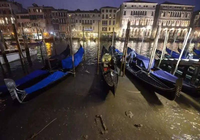 seche dea befana   la bassa marea da record a venezia 8