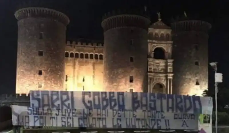 striscione contro sarri